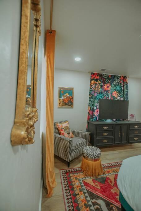 Bohemian Chic An Eclectic Escape-Hot Tub-Pet Friendly-No Pet Fees! Villa Albuquerque Exterior photo