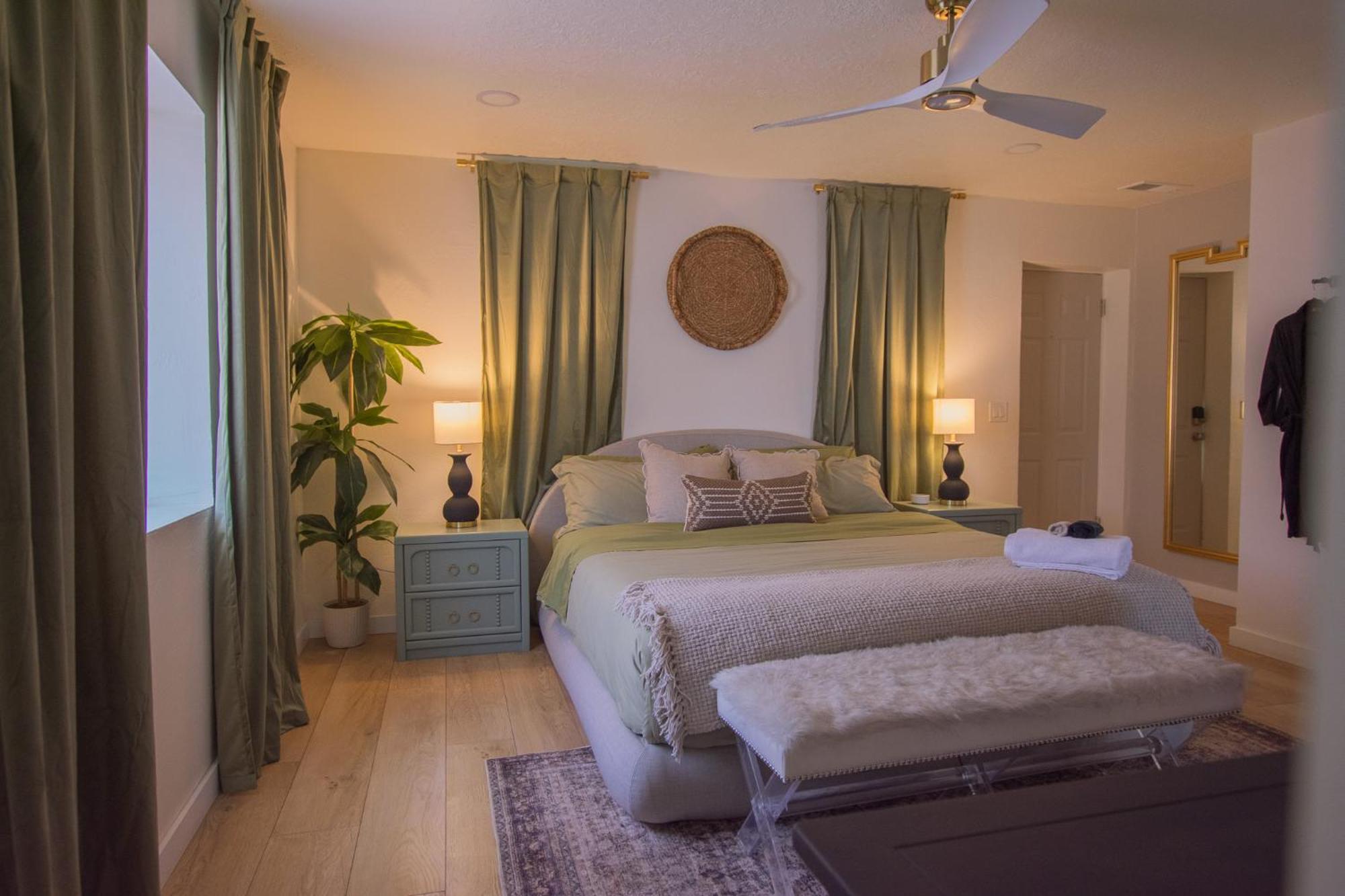 Bohemian Chic An Eclectic Escape-Hot Tub-Pet Friendly-No Pet Fees! Villa Albuquerque Exterior photo