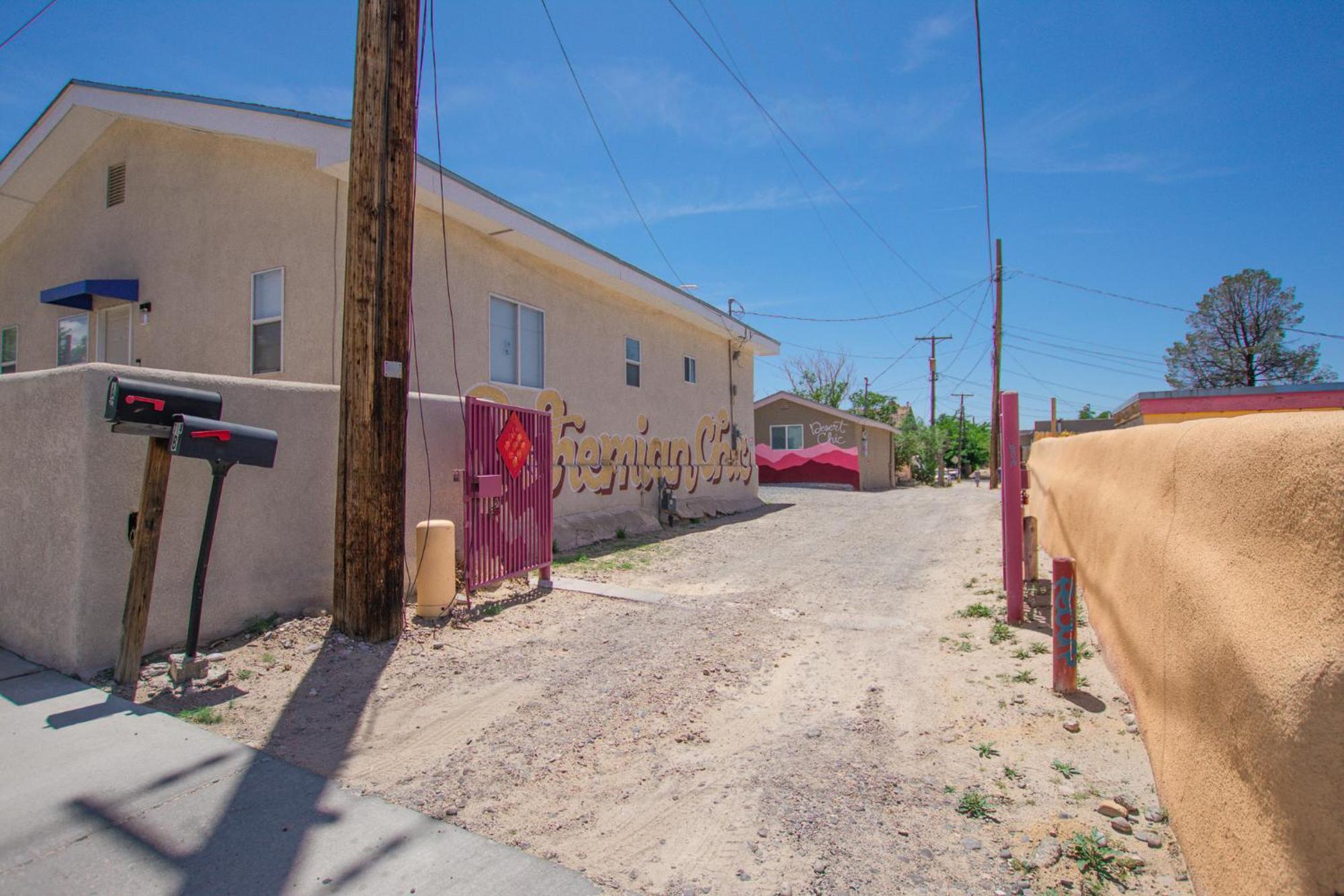 Bohemian Chic An Eclectic Escape-Hot Tub-Pet Friendly-No Pet Fees! Villa Albuquerque Exterior photo