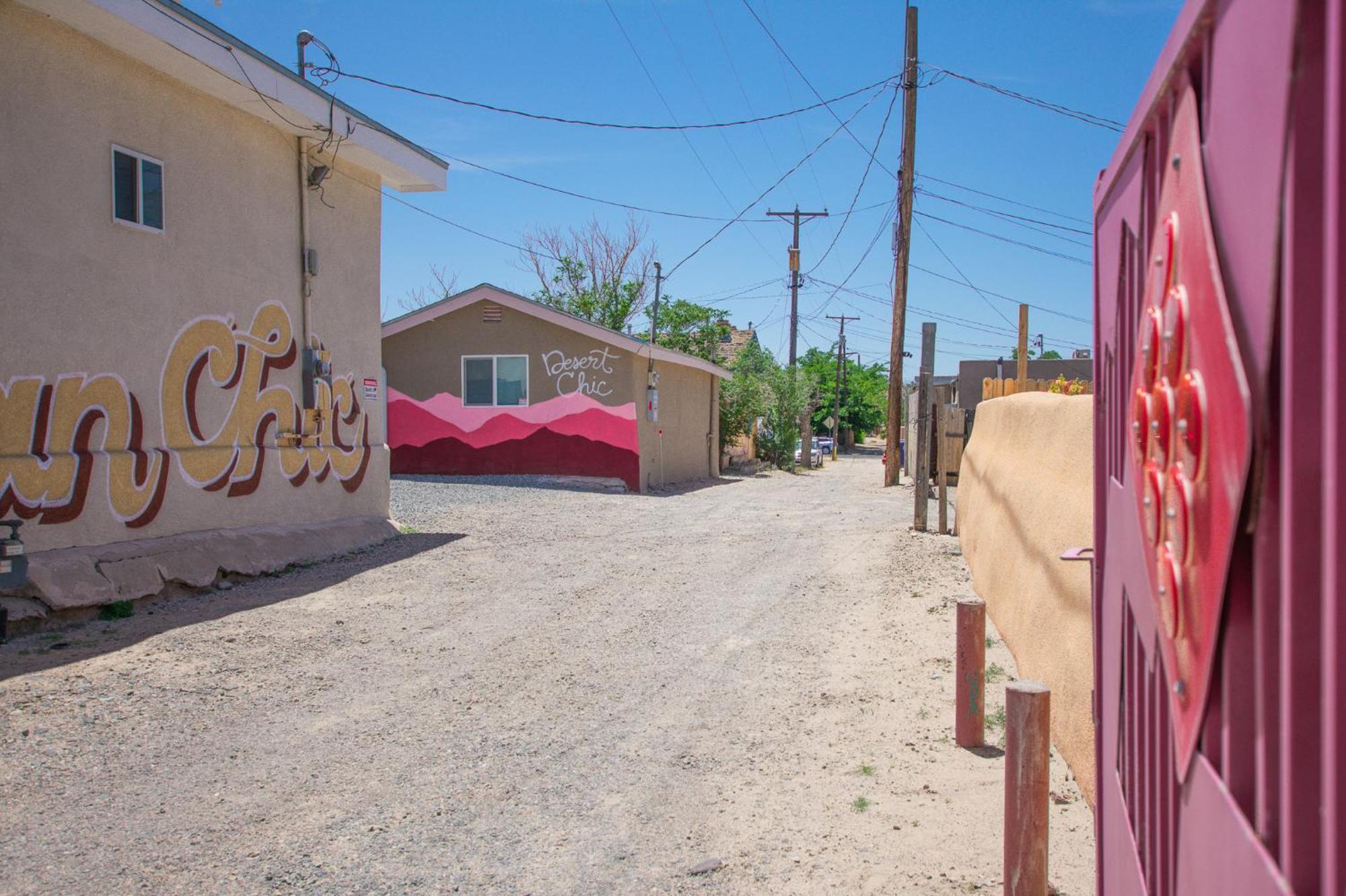 Bohemian Chic An Eclectic Escape-Hot Tub-Pet Friendly-No Pet Fees! Villa Albuquerque Exterior photo