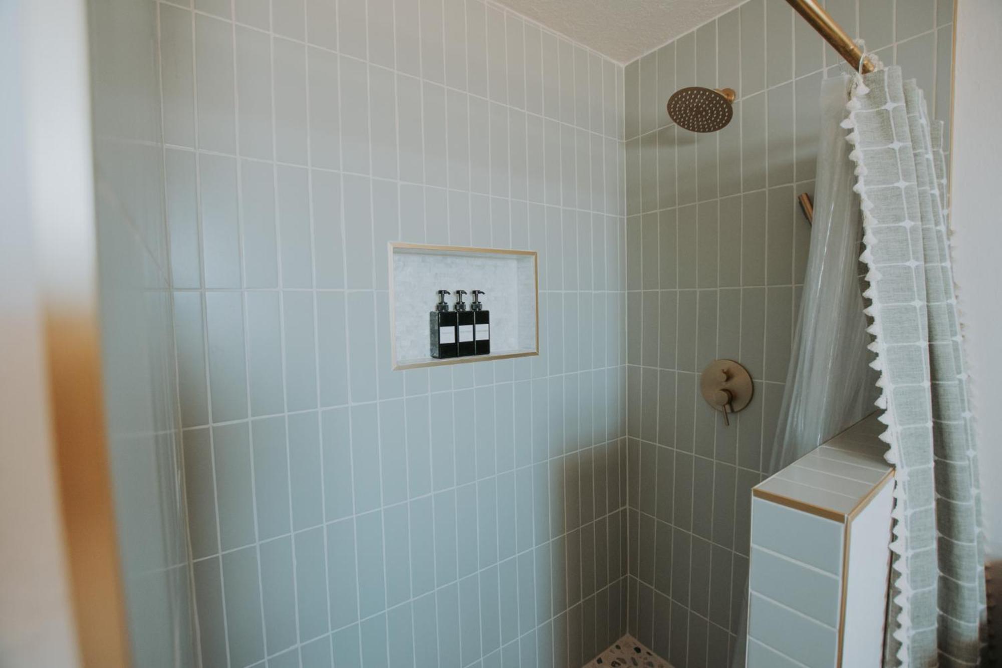 Bohemian Chic An Eclectic Escape-Hot Tub-Pet Friendly-No Pet Fees! Villa Albuquerque Exterior photo