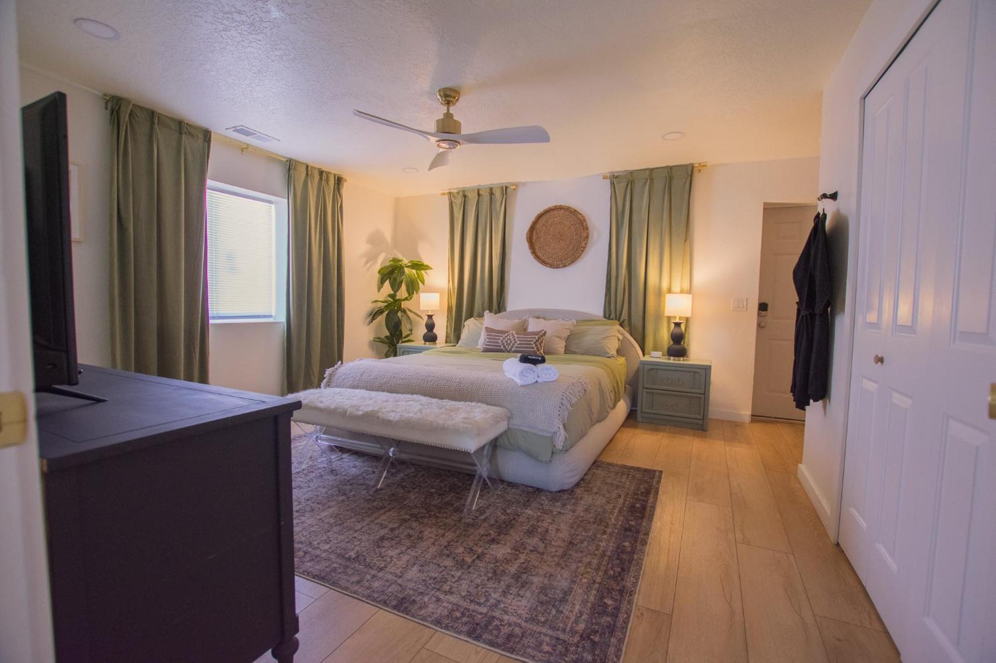 Bohemian Chic An Eclectic Escape-Hot Tub-Pet Friendly-No Pet Fees! Villa Albuquerque Exterior photo