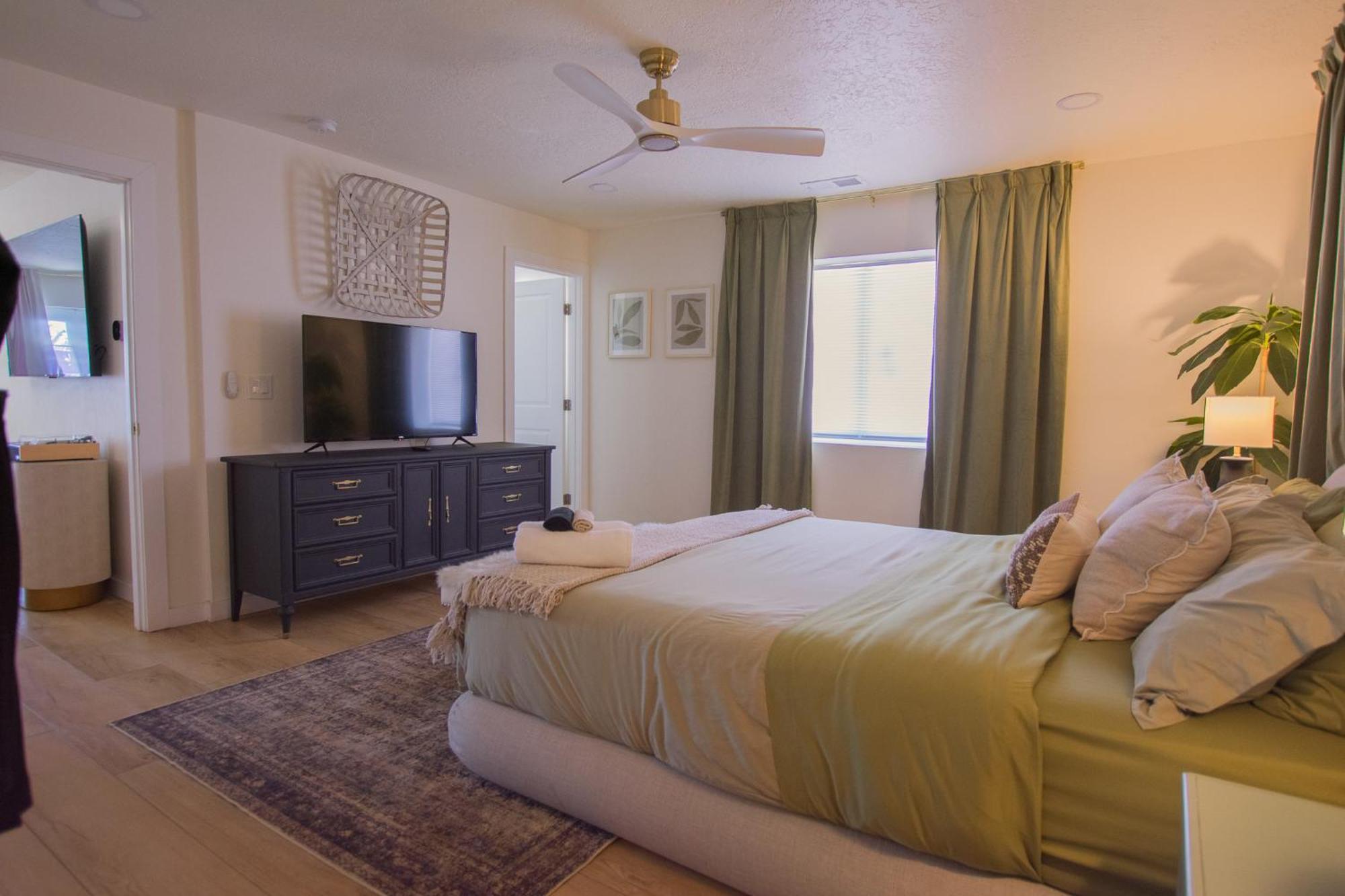 Bohemian Chic An Eclectic Escape-Hot Tub-Pet Friendly-No Pet Fees! Villa Albuquerque Exterior photo