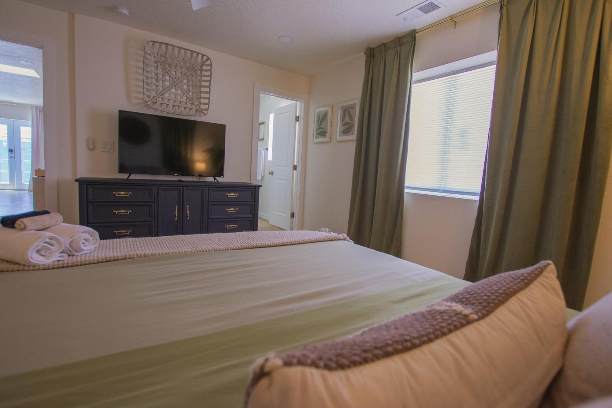 Bohemian Chic An Eclectic Escape-Hot Tub-Pet Friendly-No Pet Fees! Villa Albuquerque Exterior photo