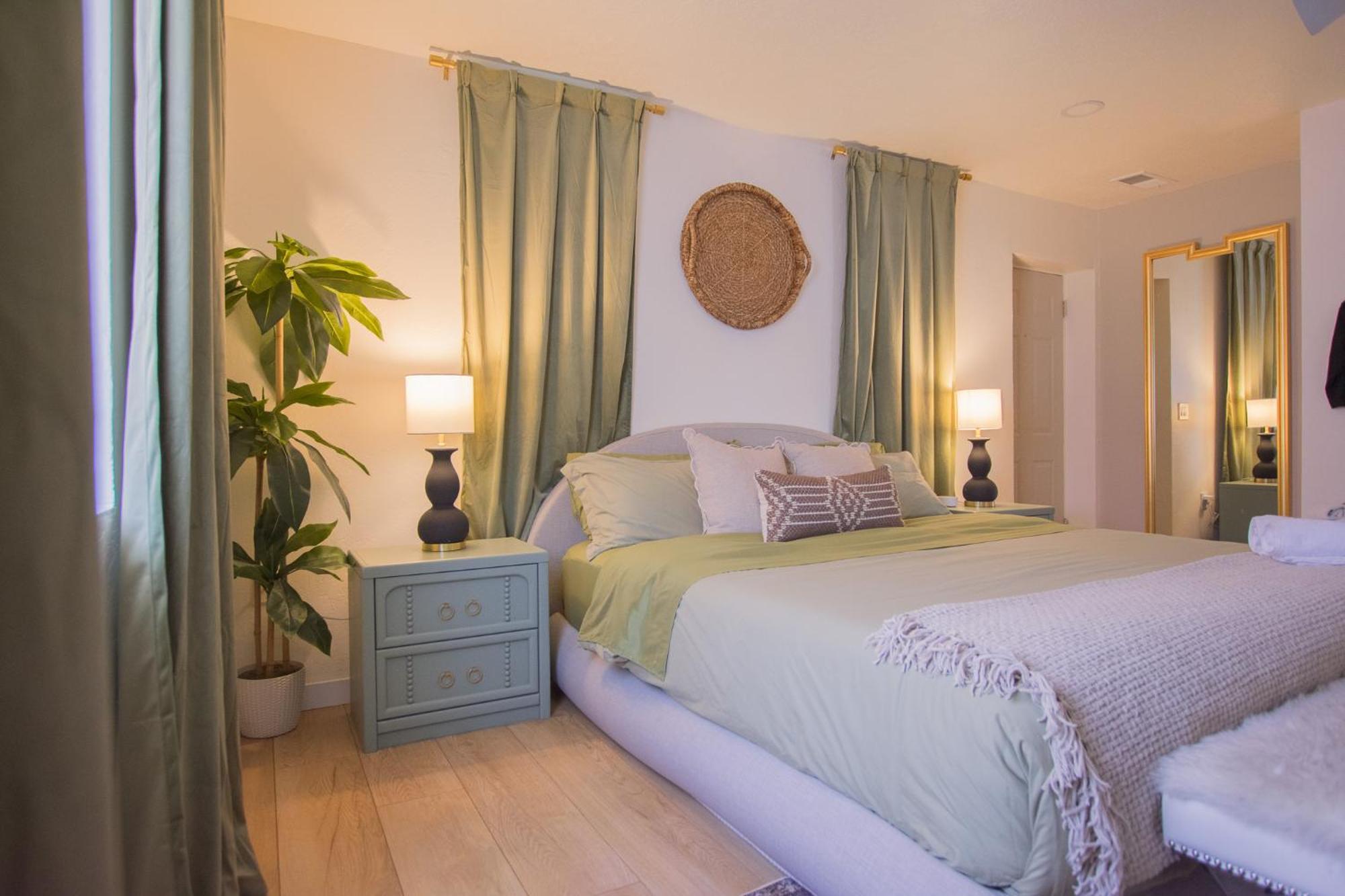 Bohemian Chic An Eclectic Escape-Hot Tub-Pet Friendly-No Pet Fees! Villa Albuquerque Exterior photo