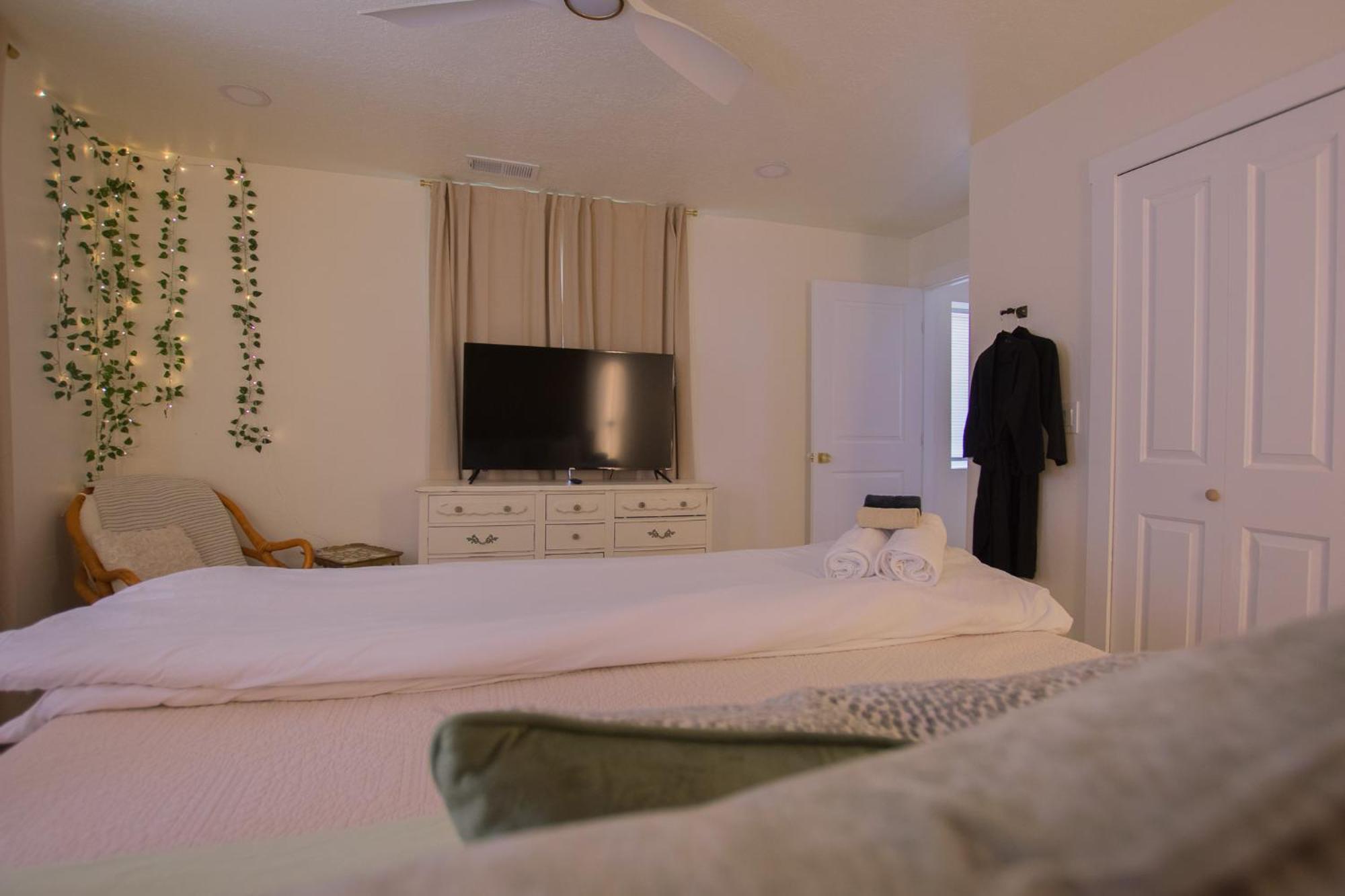Bohemian Chic An Eclectic Escape-Hot Tub-Pet Friendly-No Pet Fees! Villa Albuquerque Exterior photo