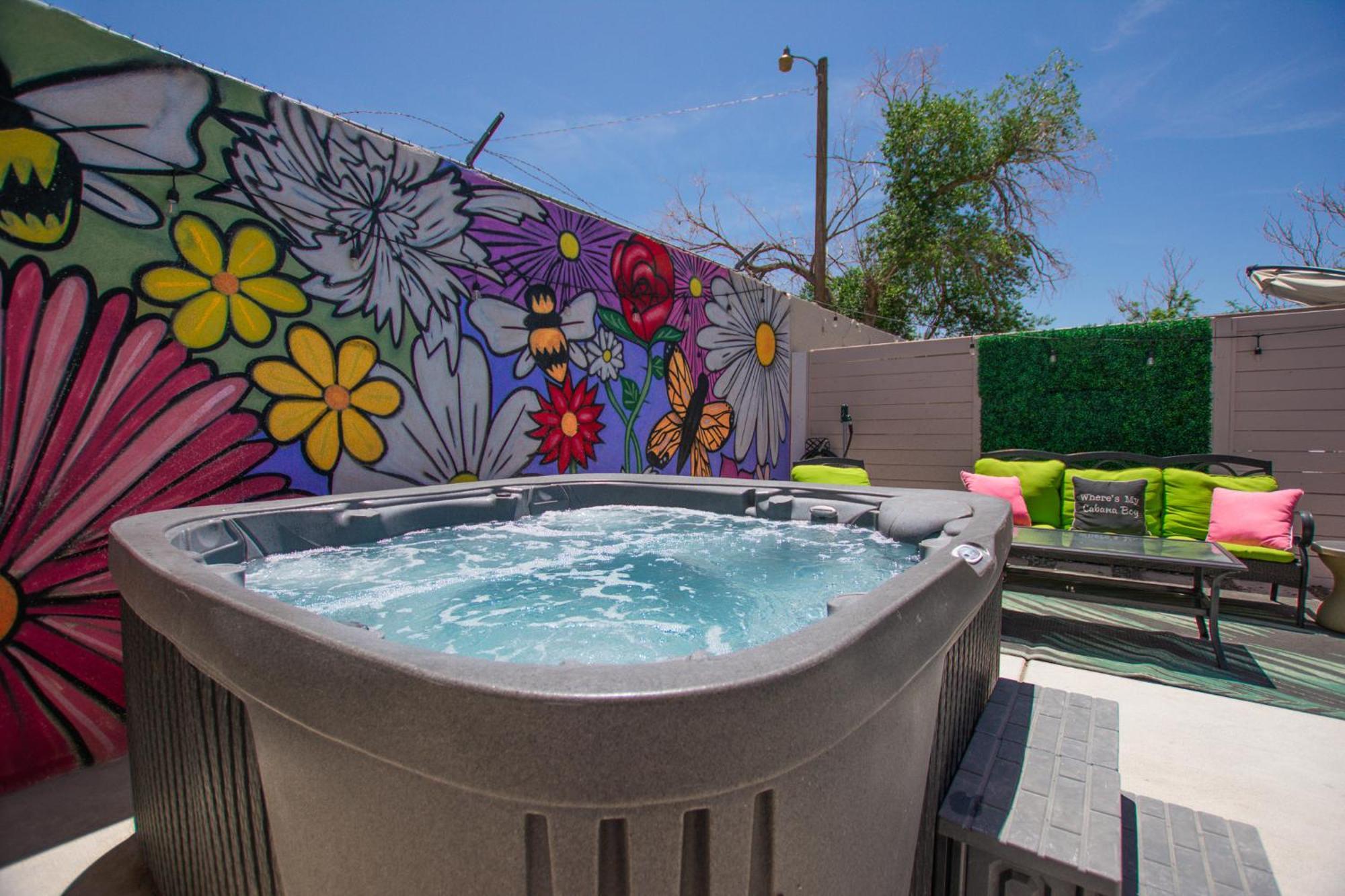Bohemian Chic An Eclectic Escape-Hot Tub-Pet Friendly-No Pet Fees! Villa Albuquerque Exterior photo
