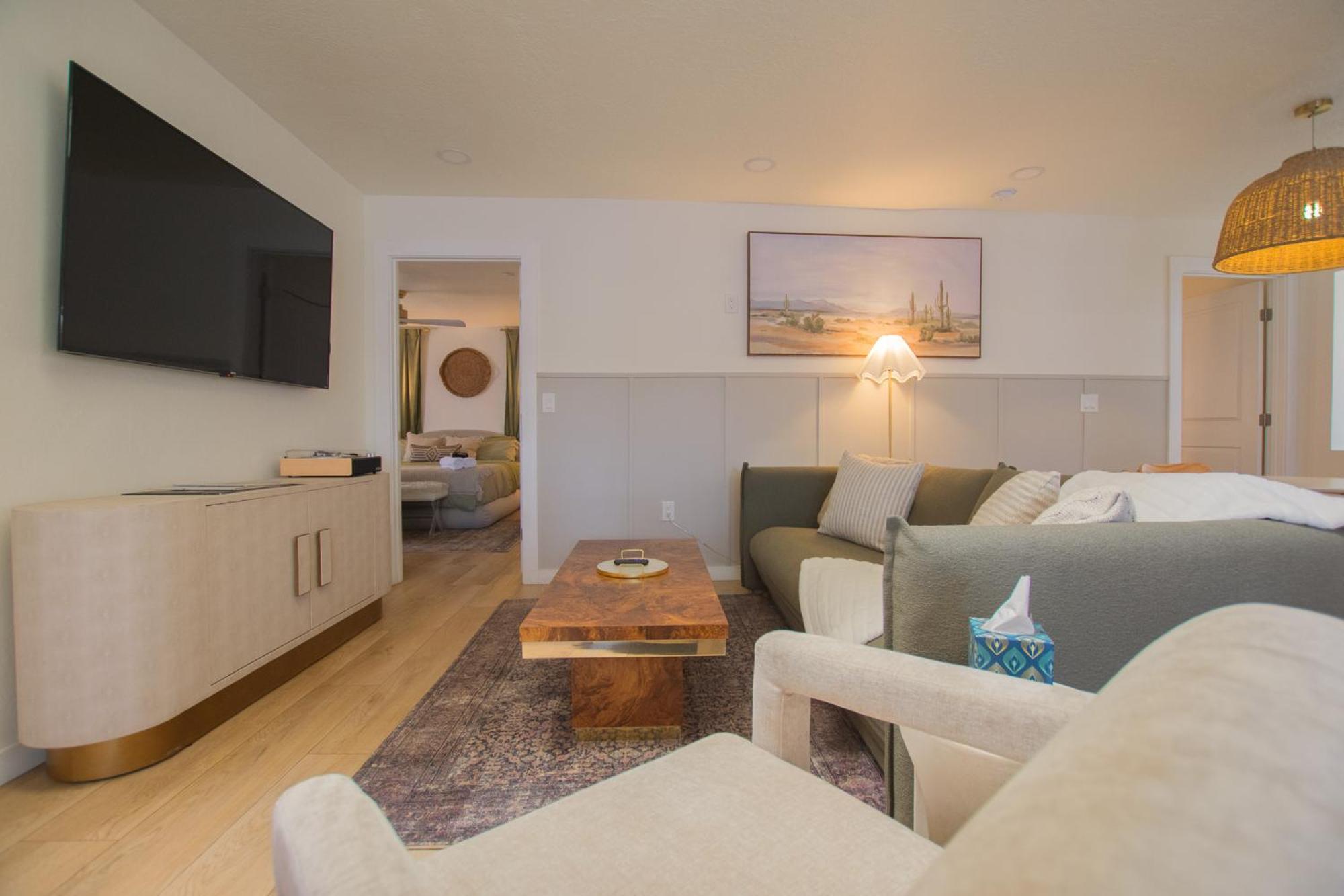 Bohemian Chic An Eclectic Escape-Hot Tub-Pet Friendly-No Pet Fees! Villa Albuquerque Exterior photo