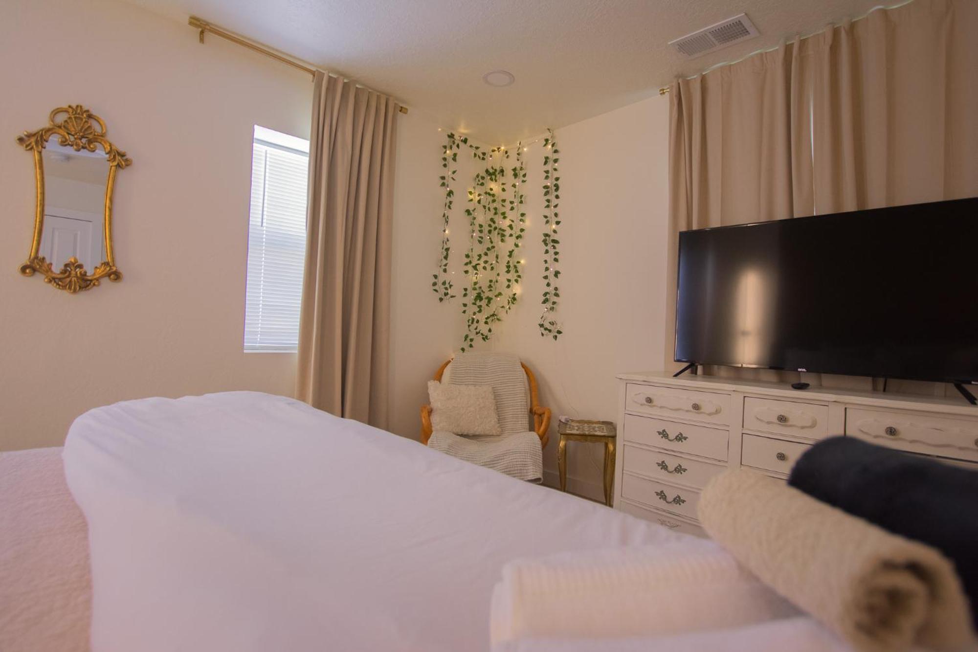 Bohemian Chic An Eclectic Escape-Hot Tub-Pet Friendly-No Pet Fees! Villa Albuquerque Exterior photo