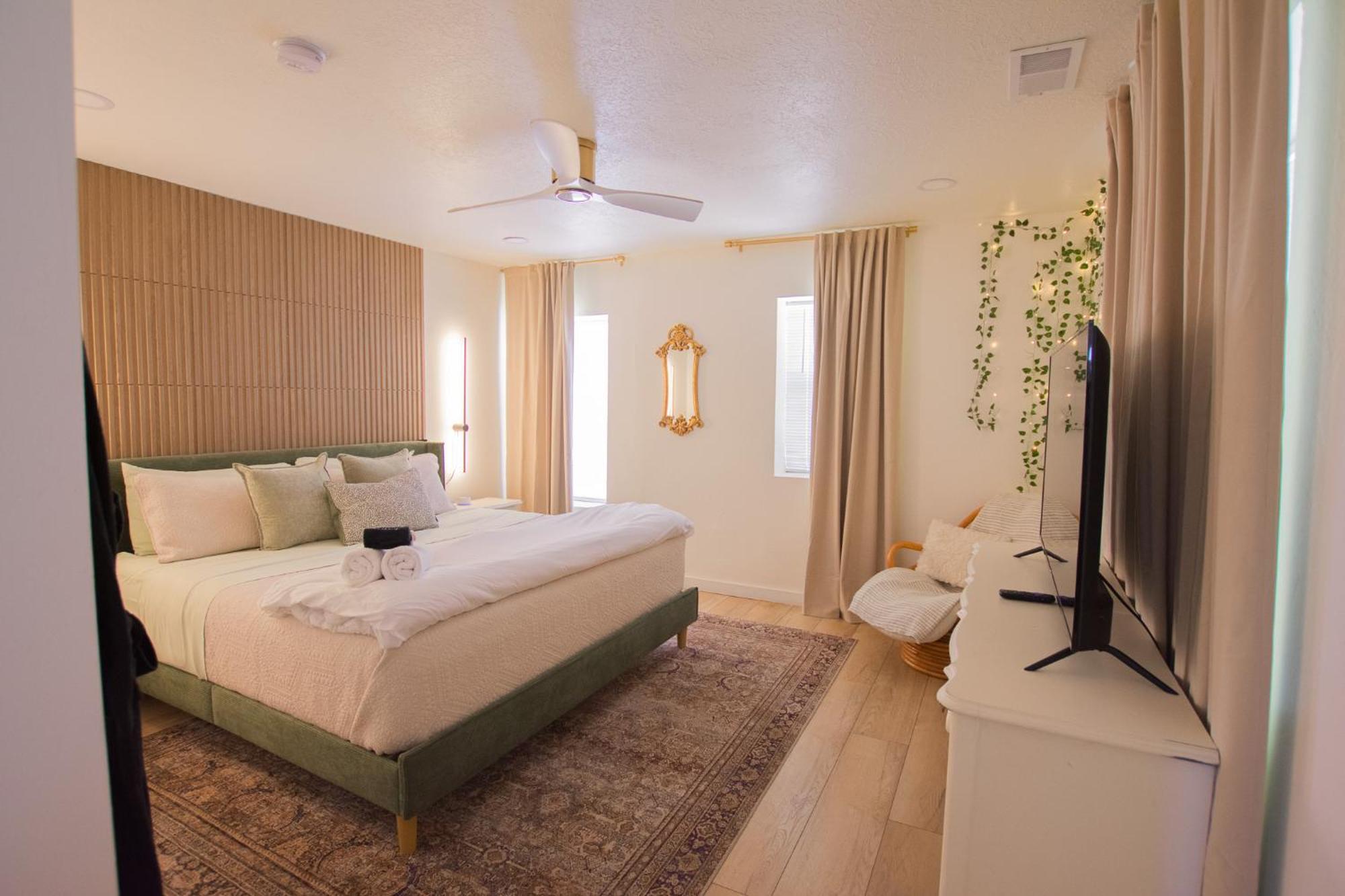 Bohemian Chic An Eclectic Escape-Hot Tub-Pet Friendly-No Pet Fees! Villa Albuquerque Exterior photo