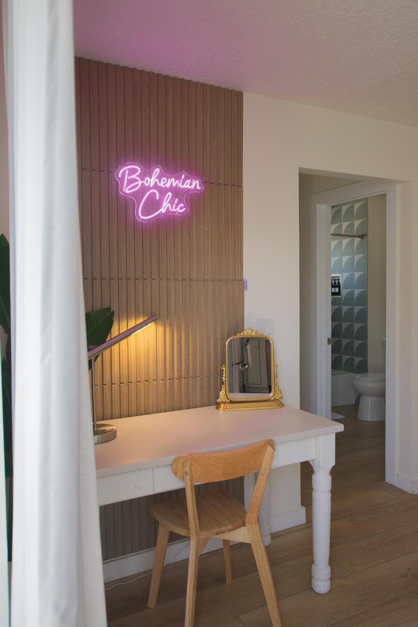 Bohemian Chic An Eclectic Escape-Hot Tub-Pet Friendly-No Pet Fees! Villa Albuquerque Exterior photo