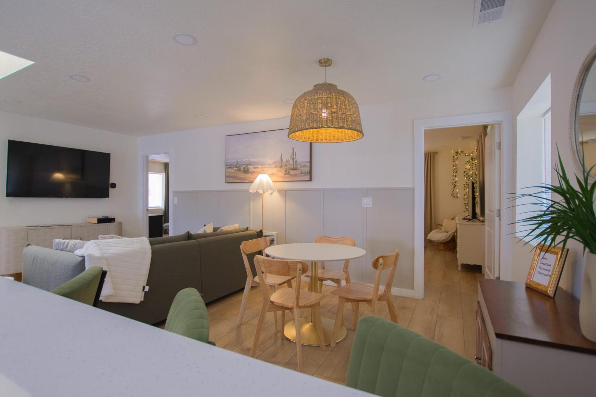 Bohemian Chic An Eclectic Escape-Hot Tub-Pet Friendly-No Pet Fees! Villa Albuquerque Exterior photo